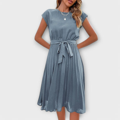 Georgina | Casual pleated midi dress with waist tie