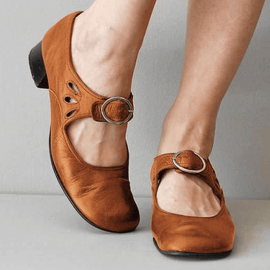 Isadora | Women’s vintage low heel sandals with buckle strap