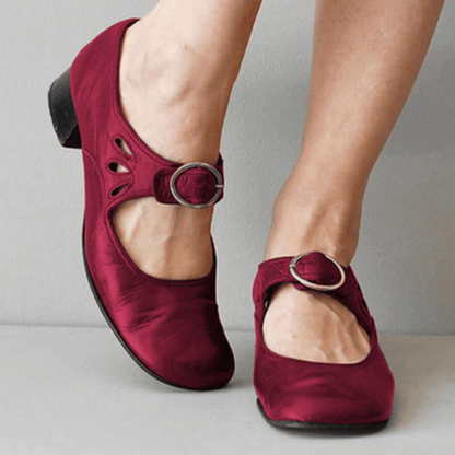 Isadora | Women’s vintage low heel sandals with buckle strap