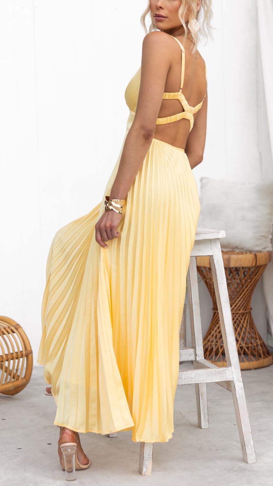 Paloma | Elegant pleated maxi dress with sleeveless V neck